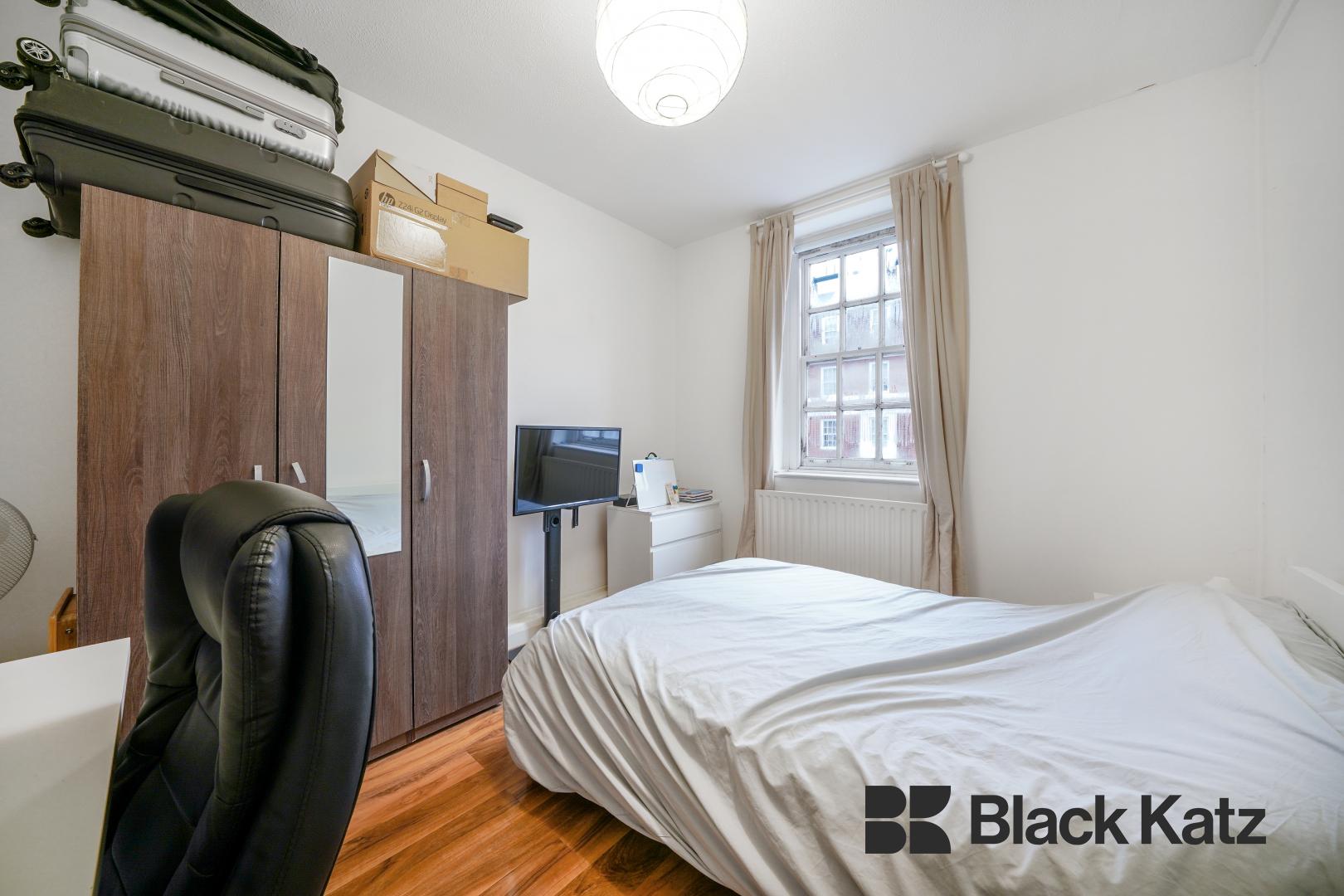 Bright and airy two bedroom flat with central location. Page Street, Westminster / Pimlico